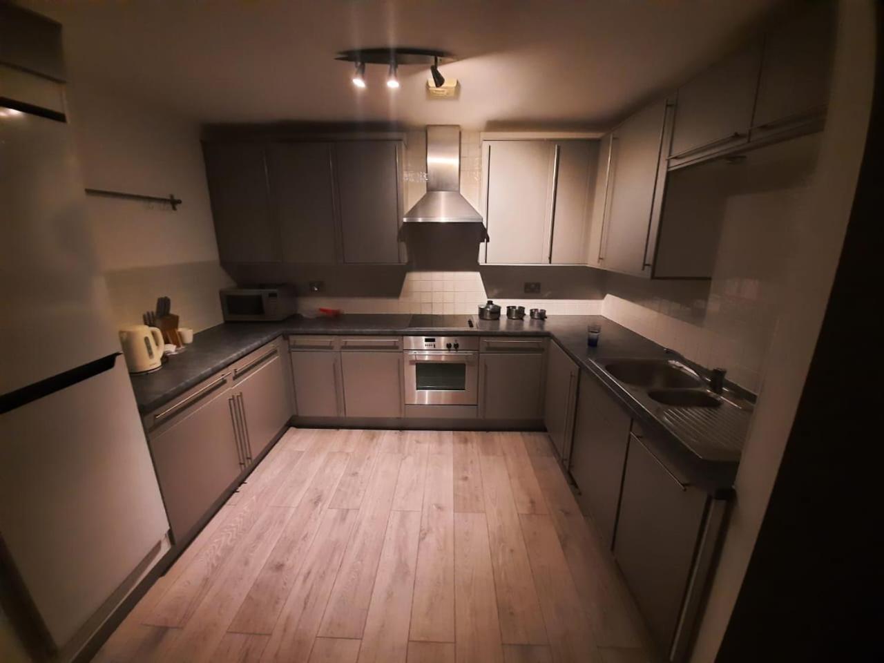Room In Cardiff City Center - Swiftstay Luaran gambar