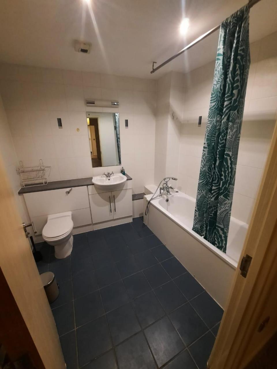 Room In Cardiff City Center - Swiftstay Luaran gambar